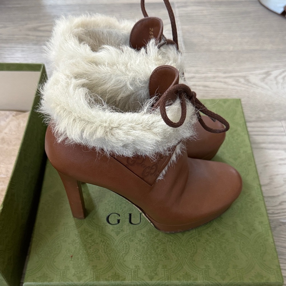 Gucci Women's Brown Leather Fur-Trimmed Boots - Picture 4 of 6